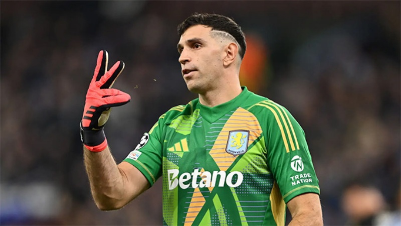 Nguyên nhân MU thất bạo trong thương vụ Emiliano Martinez